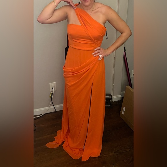 Vera Wang Bride Hermine One-shoulder Cape Back Gown in Tangerine. Size 10. NWT - Picture 4 of 7